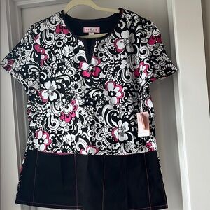 NWT koi size large scrub top black white and pink
